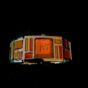 Beautiful Cut-Out Silver Tone Bangle Watch🔥❤️🔥